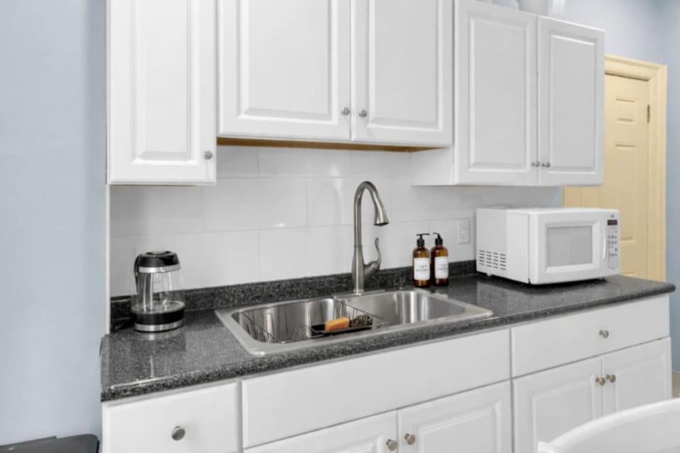 2BR Modern Apt (25 Min from Niagara Falls) Apartment in Buffalo