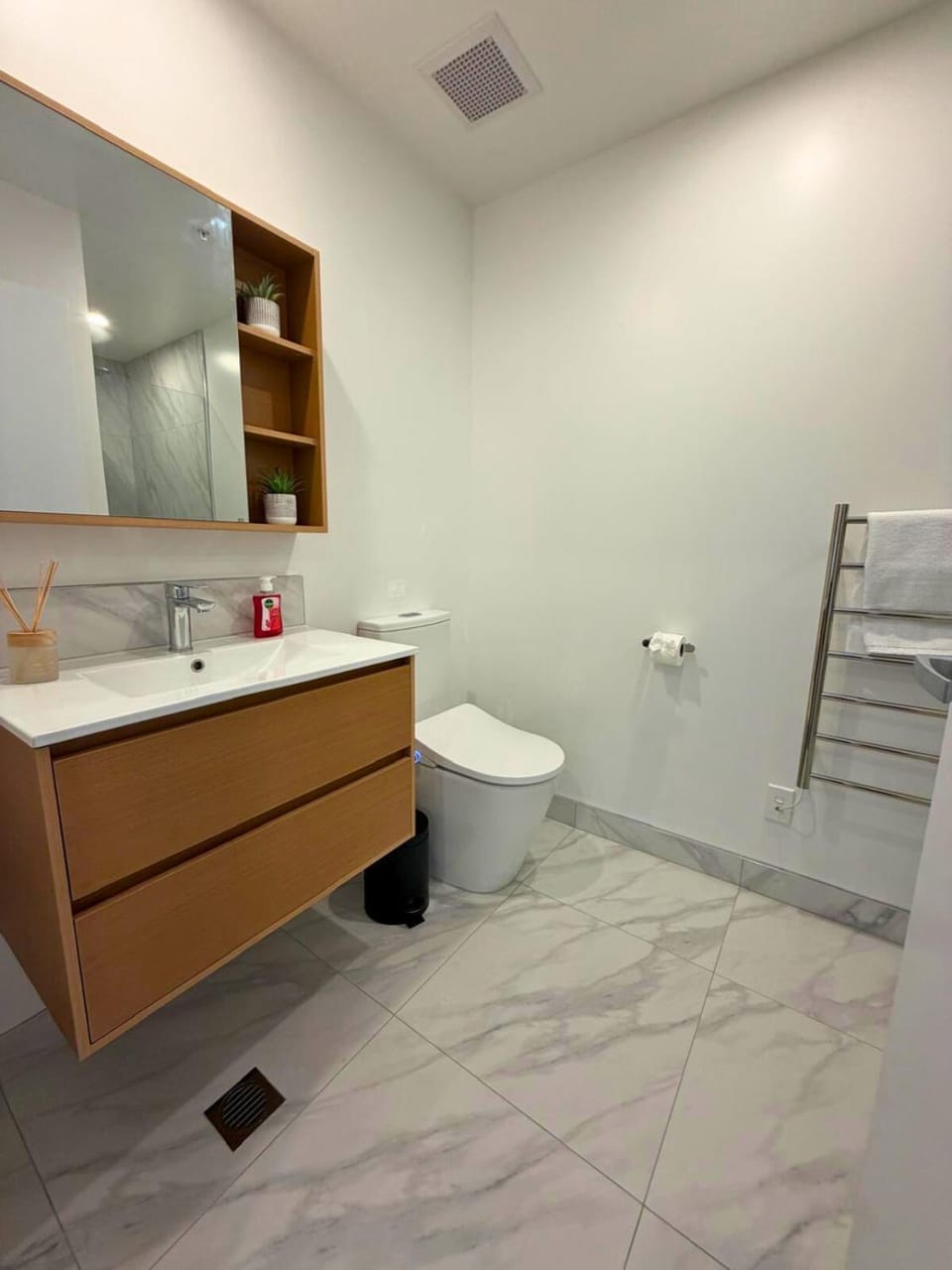Minimalist City Stay at Manchester Street Apartment in Christchurch