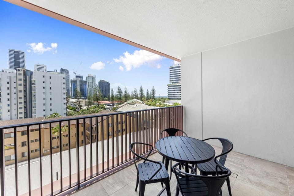 Tide and Tranquillity 2 Bedroom Retreat Apartment in Mermaid Beach
