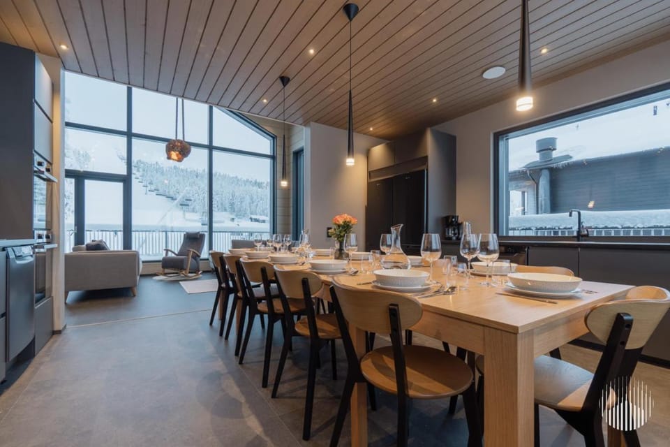 Kitchen or kitchenette, Seating area, Dining area