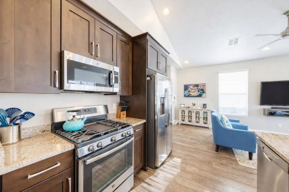 TV and multimedia, Kitchen or kitchenette, Living room, Dining area, dishwasher, oven, pet friendly, stove