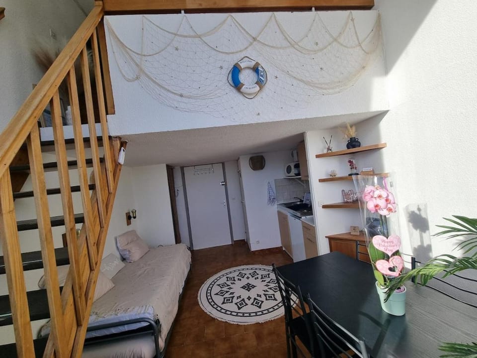 Kitchen or kitchenette, Living room, Dining area