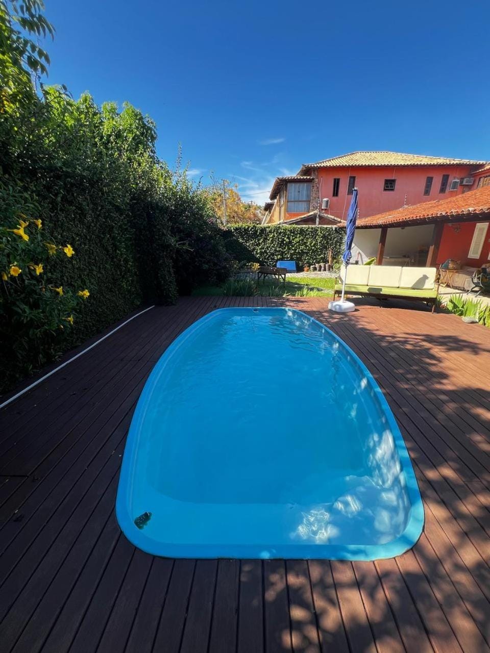 Day, Pool view