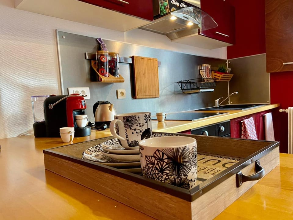 Coffee/tea facilities, minibar, stove