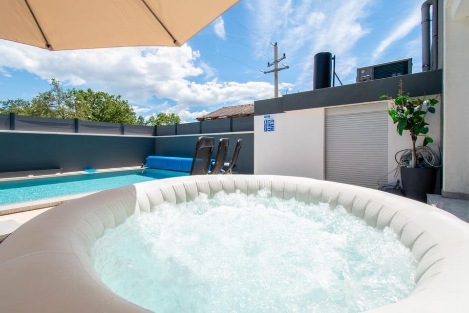 Villa Marsel with Pool & Jacuzzi by Istrabook Villa in Peroj