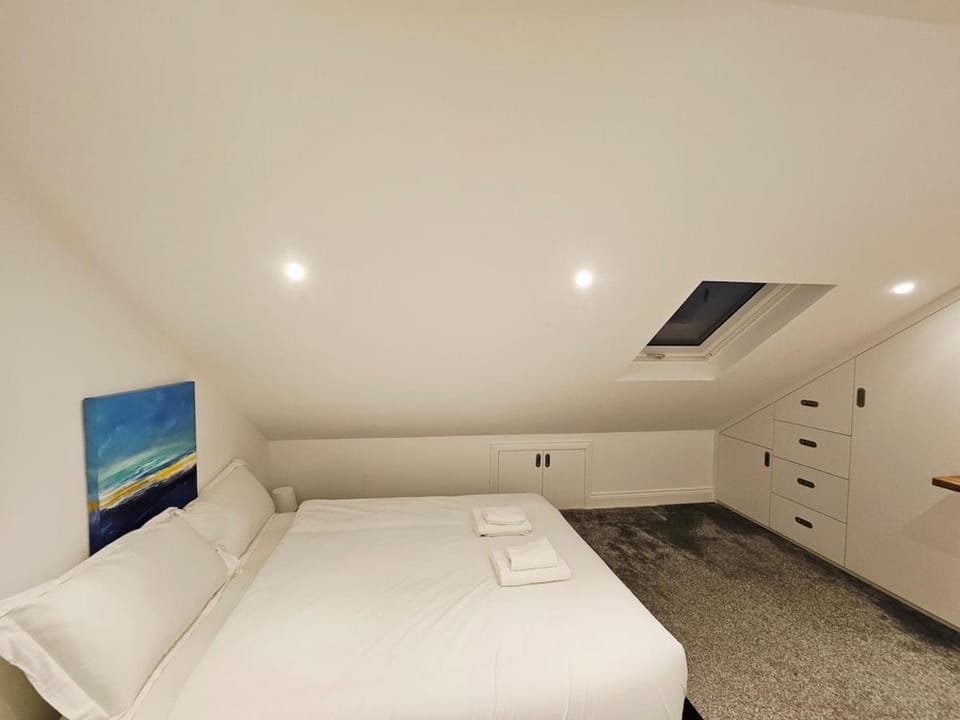 Duplex Apartment - Near North Wembley Station Apartment in Wembley