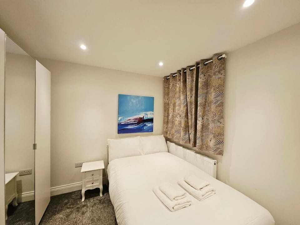 Duplex Apartment - Near North Wembley Station Apartment in Wembley