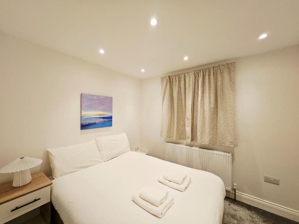 Duplex Apartment - Near North Wembley Station Apartment in Wembley