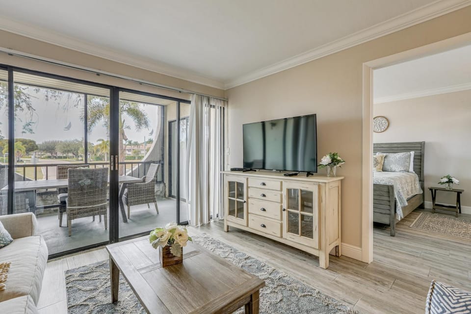 2 Mi to Tigertail Beach! Resort-Style Gem w/ Pool House in Marco Island