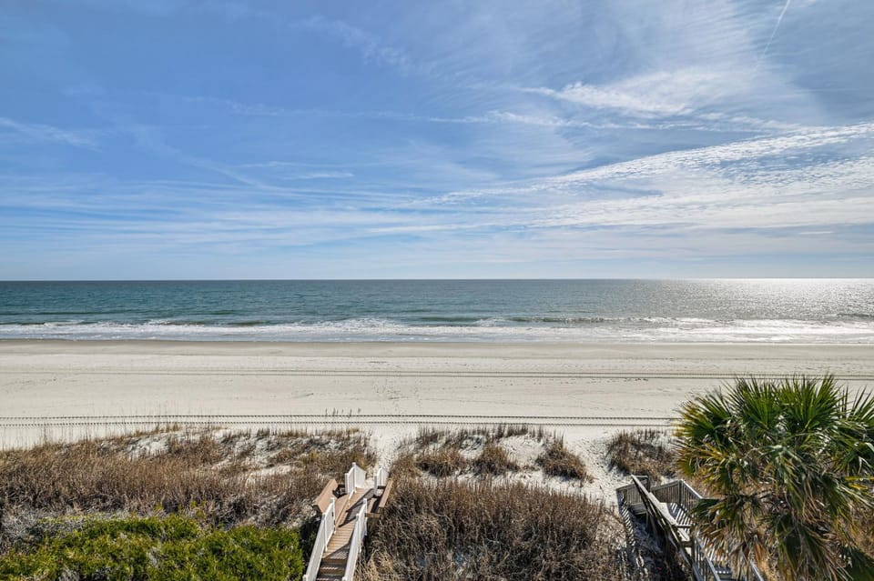 Steps to Pool & Beach: Coastal Carolina Condo! House in Surfside Beach