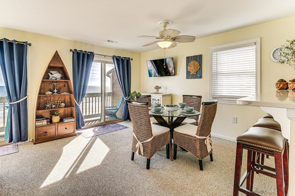 Steps to Pool & Beach: Coastal Carolina Condo! House in Surfside Beach