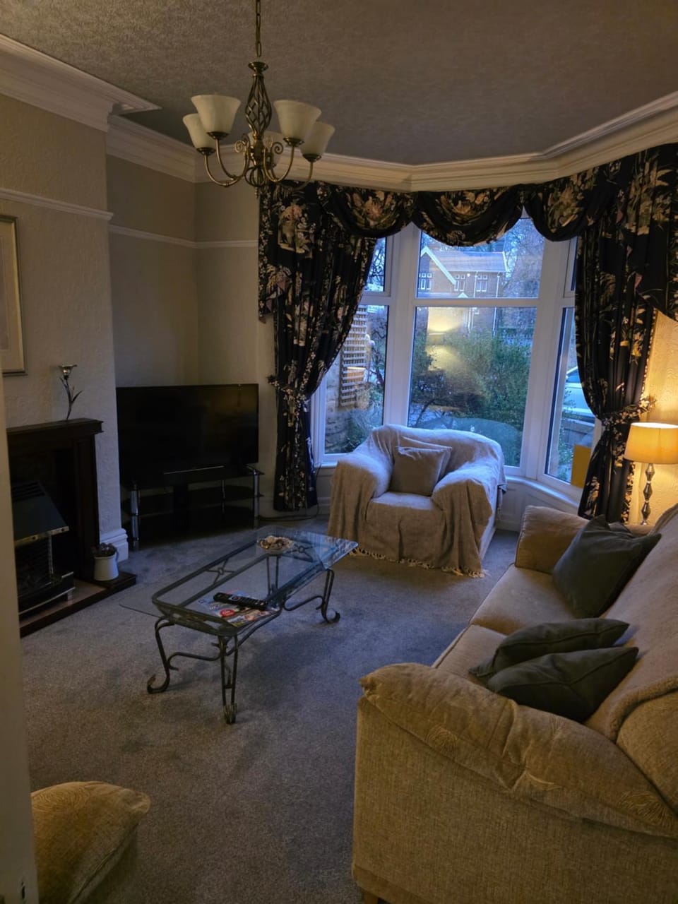 Communal lounge/ TV room