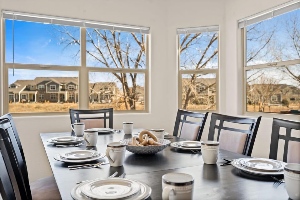 Day, Seating area, Dining area, furniture