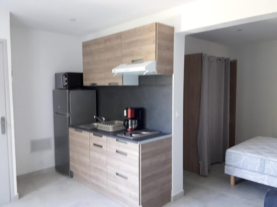 Photo of the whole room, stove
