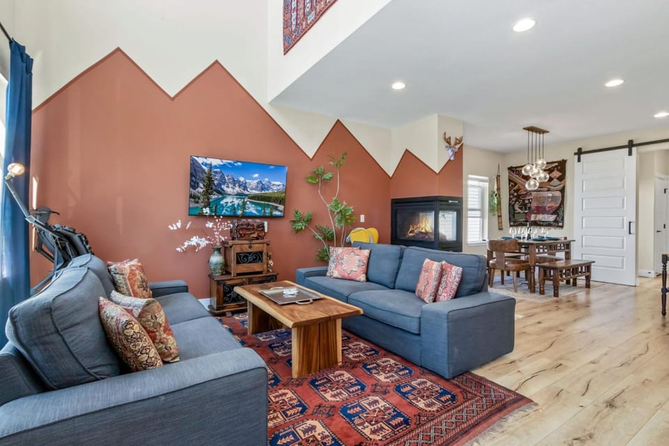 Casa Tierra Walk to Old Town via Poudre River Trail House in Fort Collins