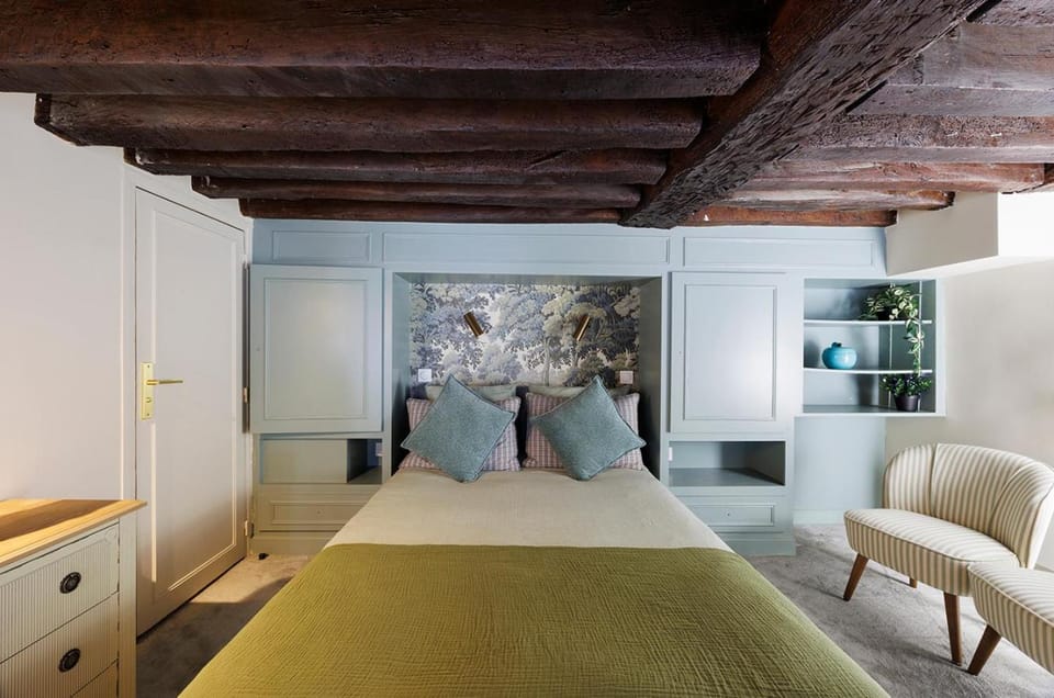 Designer 2 BDR flat 2WC in le Marais Apartment in Paris