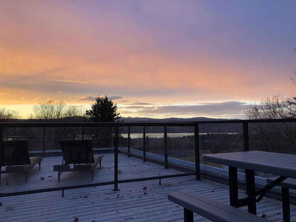 View (from property/room), Balcony/Terrace, Lake view, Sunset