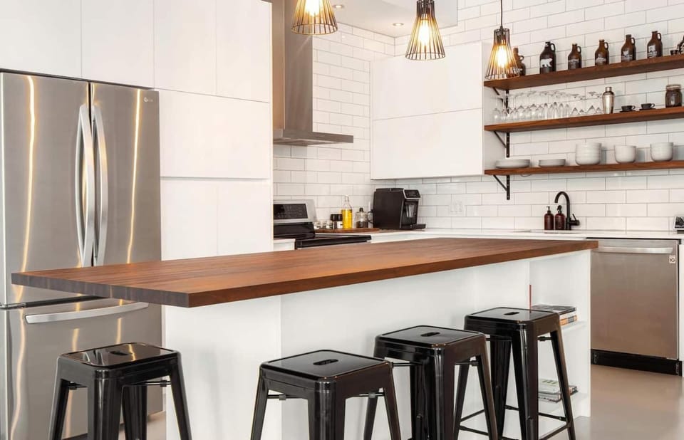 Coffee/tea facilities, Kitchen or kitchenette, dishwasher, oven, stove, toaster