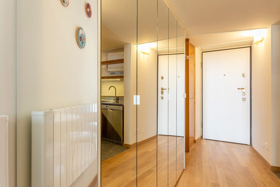 Facade/entrance, wardrobe