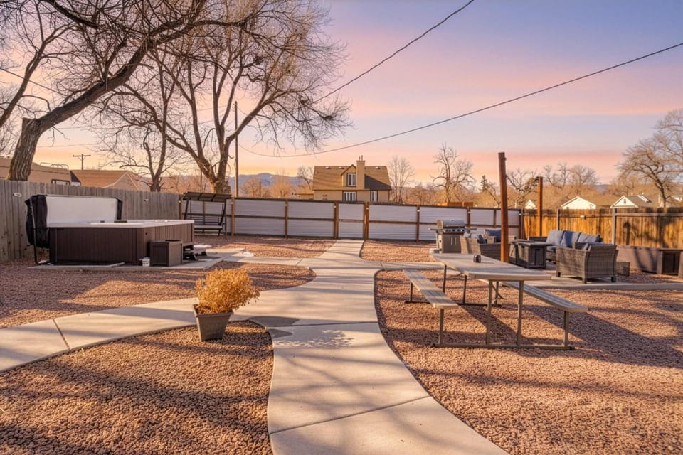 Prospect Estate Steps to Memorial Park w Hot Tub House in Colorado Springs