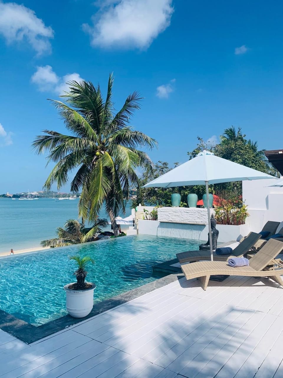 Swimming pool, sunbed