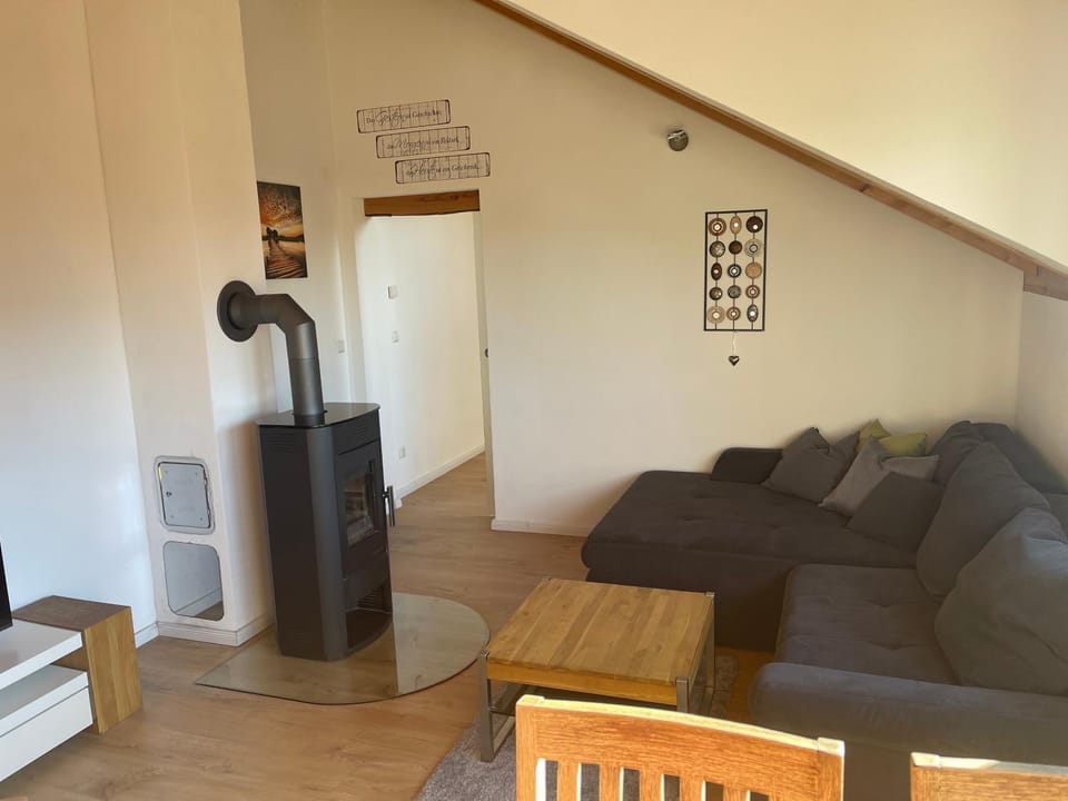 Living room, oven