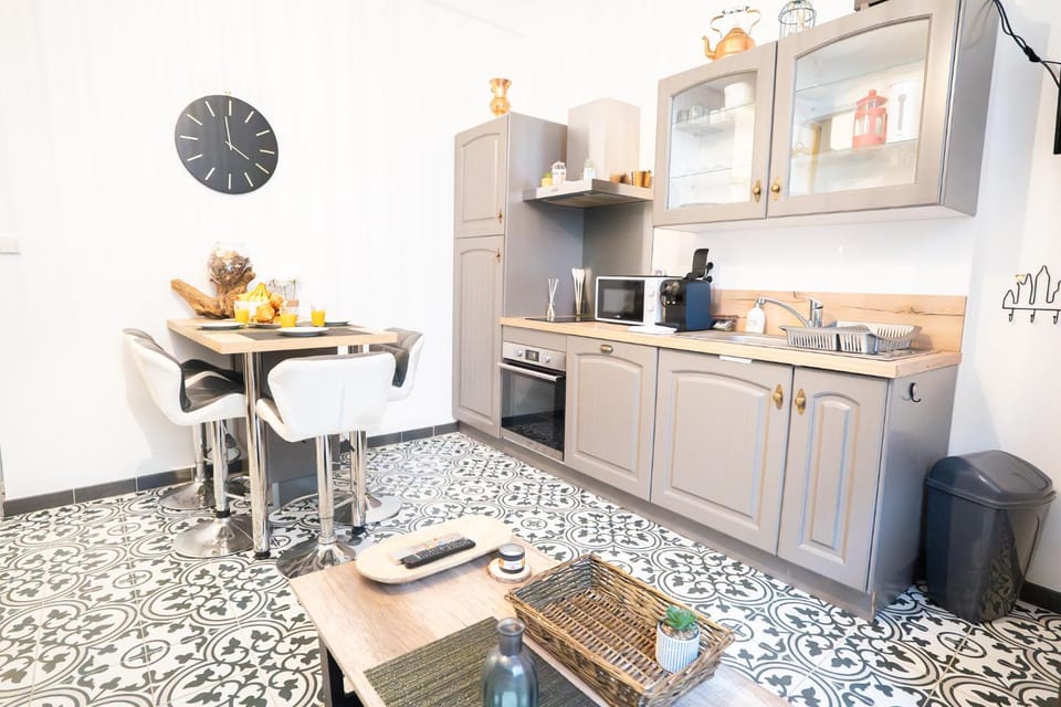 Kitchen or kitchenette, Dining area, dishwasher, oven, stove
