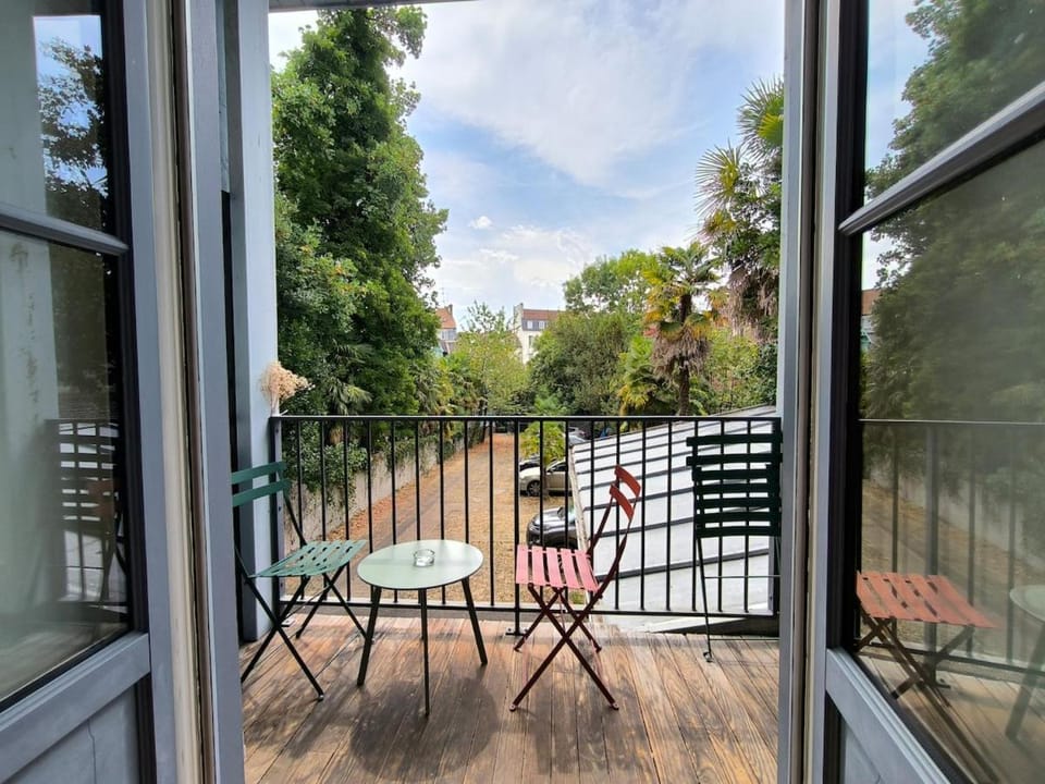 Centre Ville Parking privé Balcon Apartment in Pau