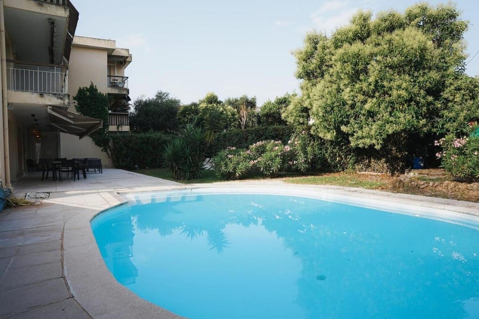 Luxury setting with private pool Apartment in Antibes
