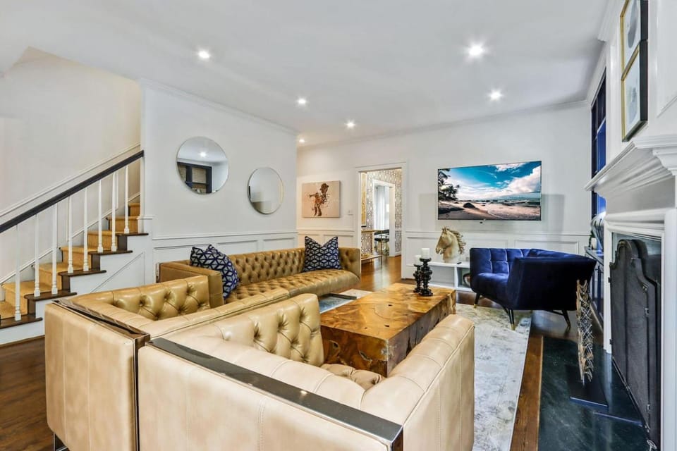 Luxe, Cozy, Buckhead 4BD35, private Sleeps 8, House in Buckhead