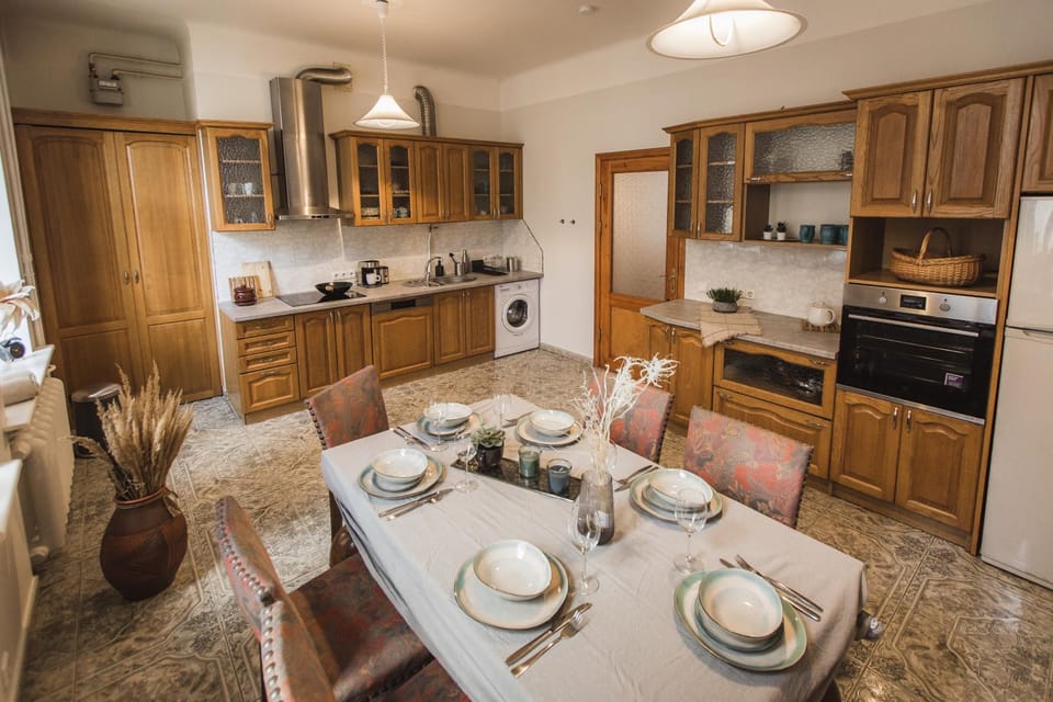Kitchen or kitchenette, Dining area, Food, dishwasher, oven, stove