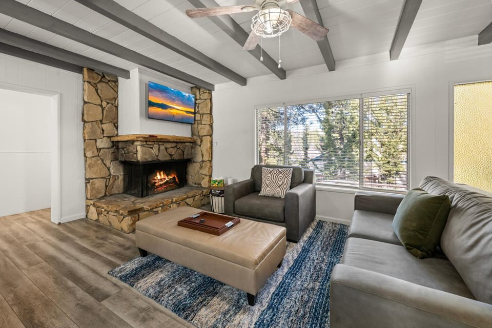 TV and multimedia, Living room, fireplace