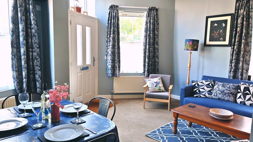 Living room, Seating area, Dining area