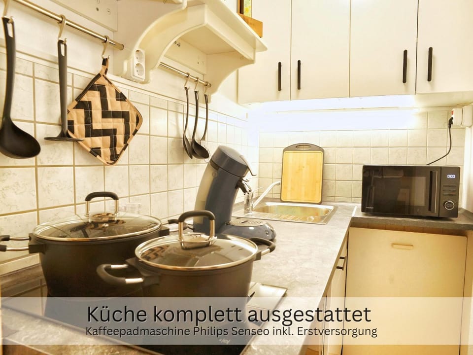 Coffee/tea facilities, microwave, kitchen