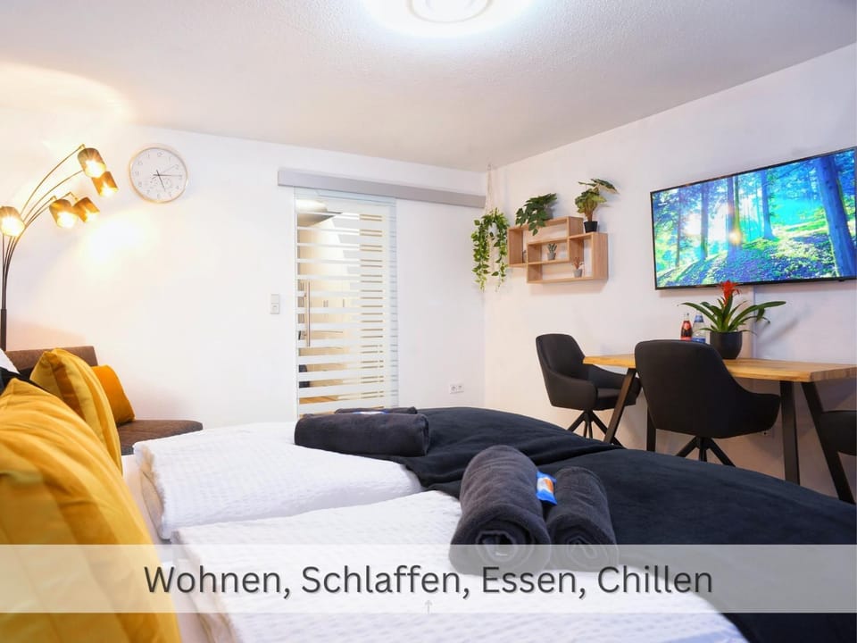 Bed, TV and multimedia, Photo of the whole room, Dining area