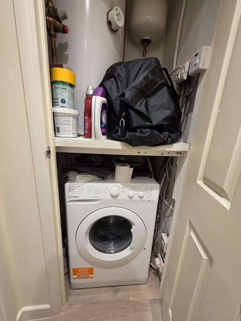 Smart 1 Bedroom Studio Flat fully furnished with parking and separate office Apartment in Watford
