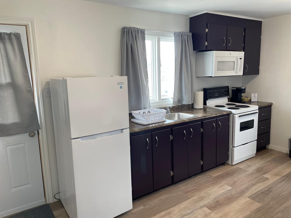 Kitchen or kitchenette, oven, toaster