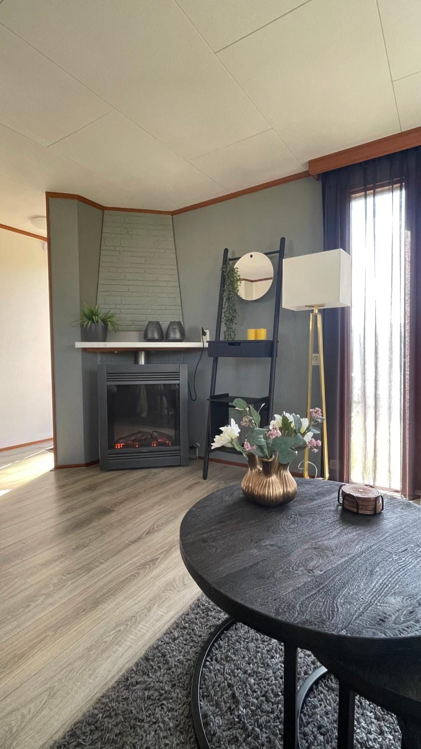 Geniet van rust en privacy in onze gezellige chalet op familiecamping De Tien Heugten in Drenthe Campground/ 
RV Resort in Emmen