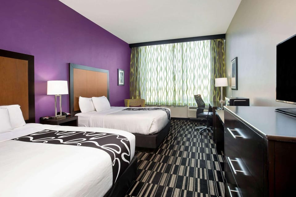 Bed, TV and multimedia, Photo of the whole room, Bedroom, On site, hair dresser