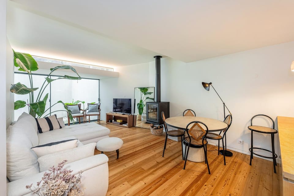 TV and multimedia, Living room, Seating area, fireplace