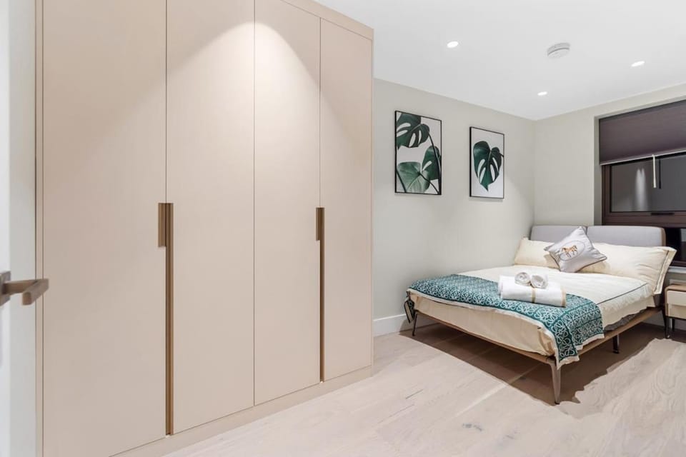 Luxe Home for Work & Play Apartment in London Borough of Southwark