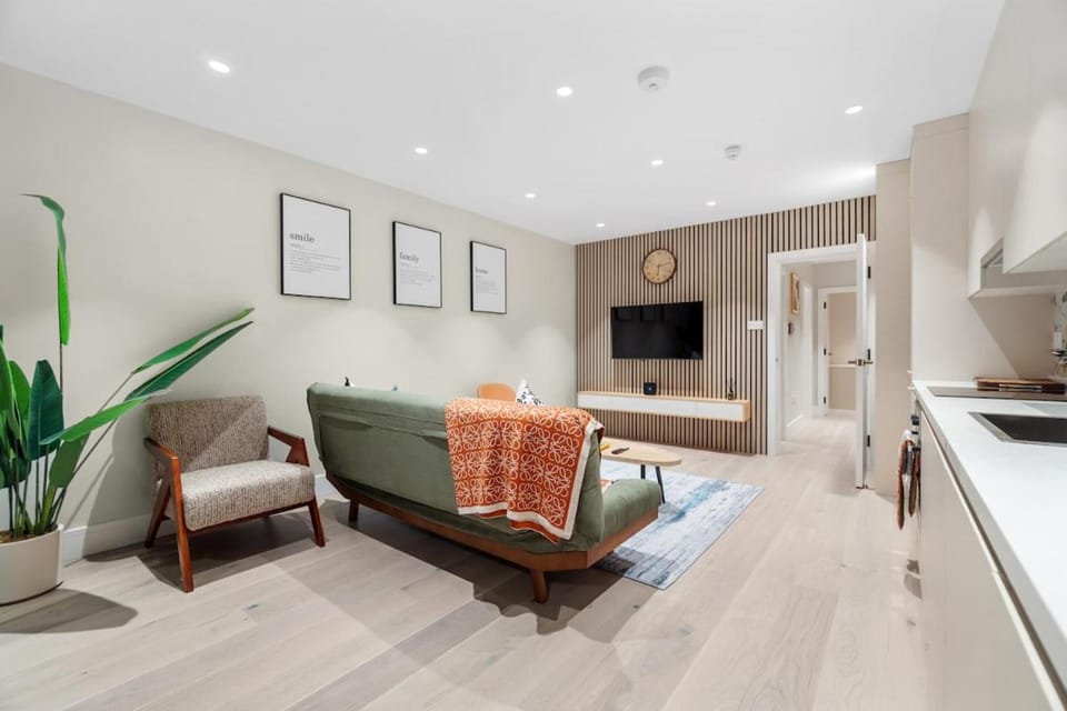 Luxe Home for Work & Play Apartment in London Borough of Southwark