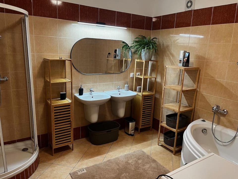 Bathroom, Bath, towels