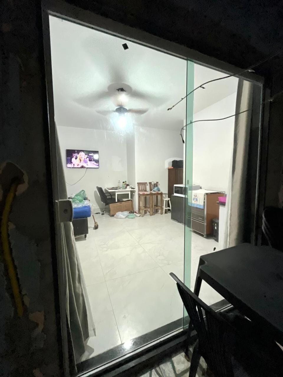 Suite com ar, cozinha, área, churrasqueira para até 4 pessoas Apartment in Cabo Frio