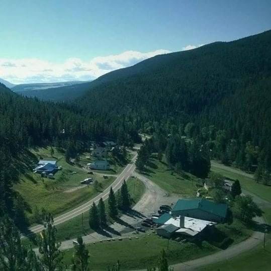 Cougar Canyon Lodge Motel in Montana