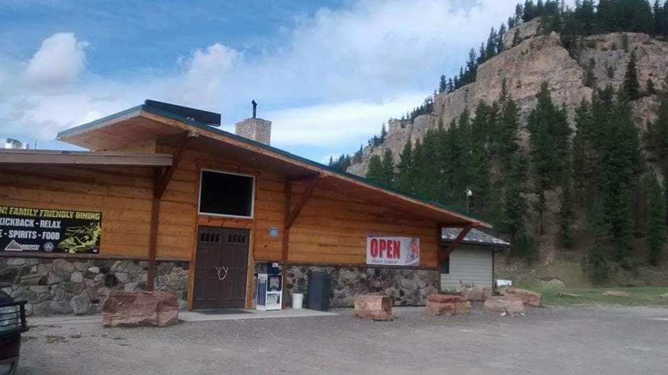 Cougar Canyon Lodge Motel in Montana