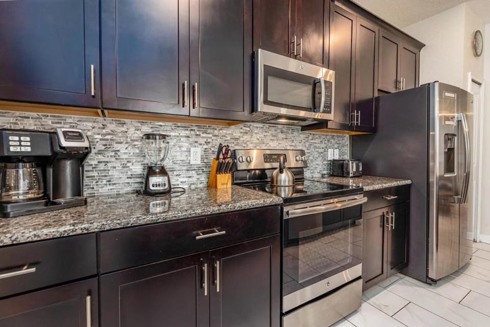 Near Parks - 4Bed Home at Storey Lake W Pool House in Kissimmee