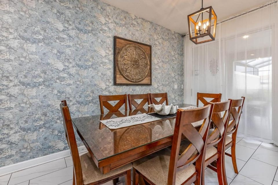 Near Parks - 4Bed Home at Storey Lake W Pool House in Kissimmee