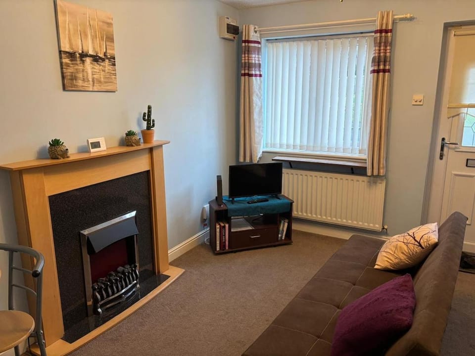 1-Bed Suburban Carlisle Terraced Home with Parking Apartment in Carlisle