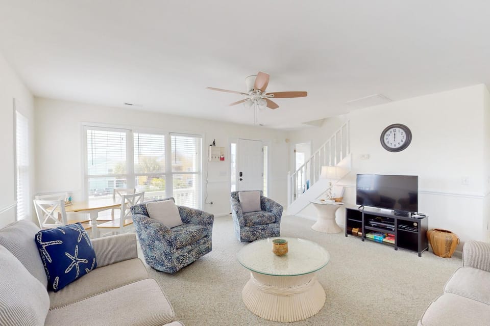 HB126 Mari Inn House in Holden Beach